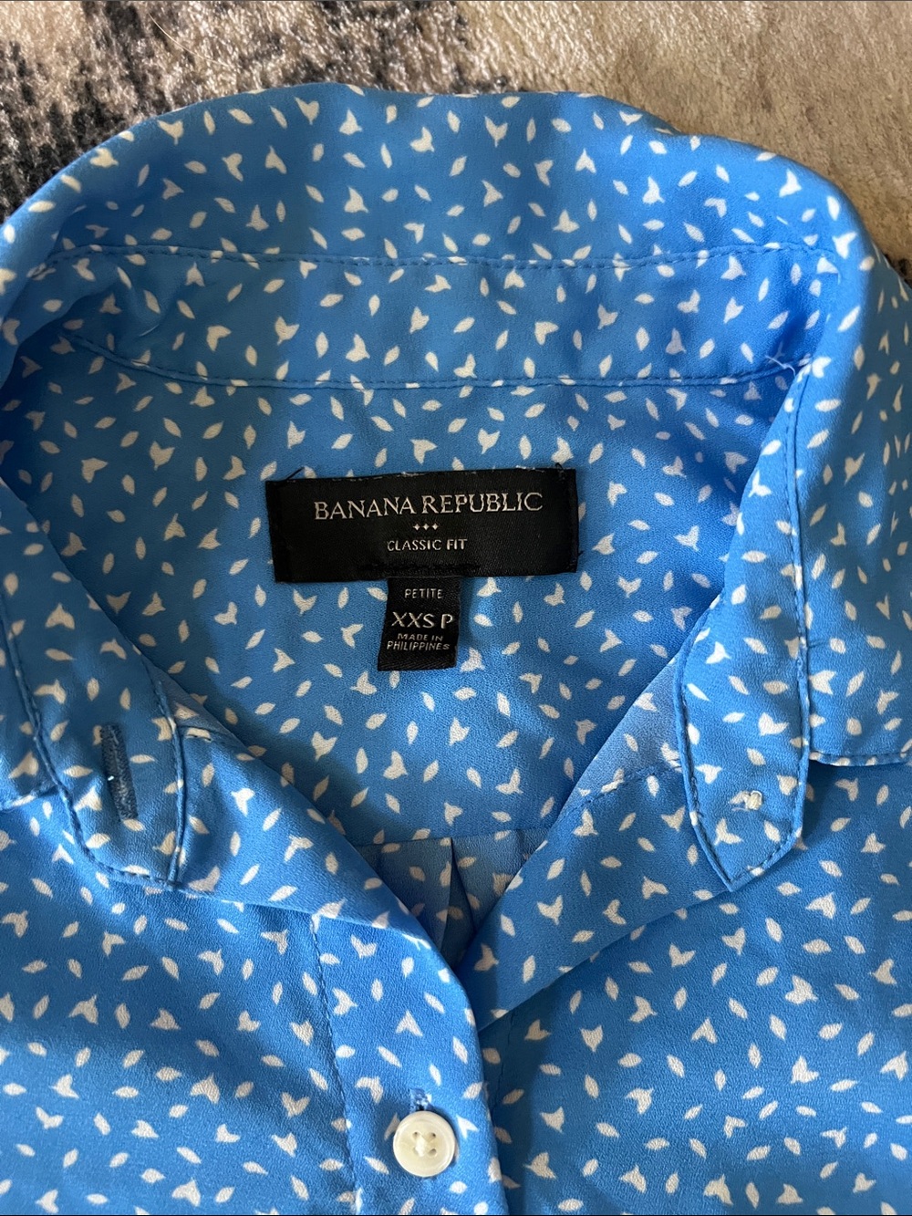Banana Republic Blue polyester Sleeveless Button-Front Printed Shirt - Picture 2 of 5
